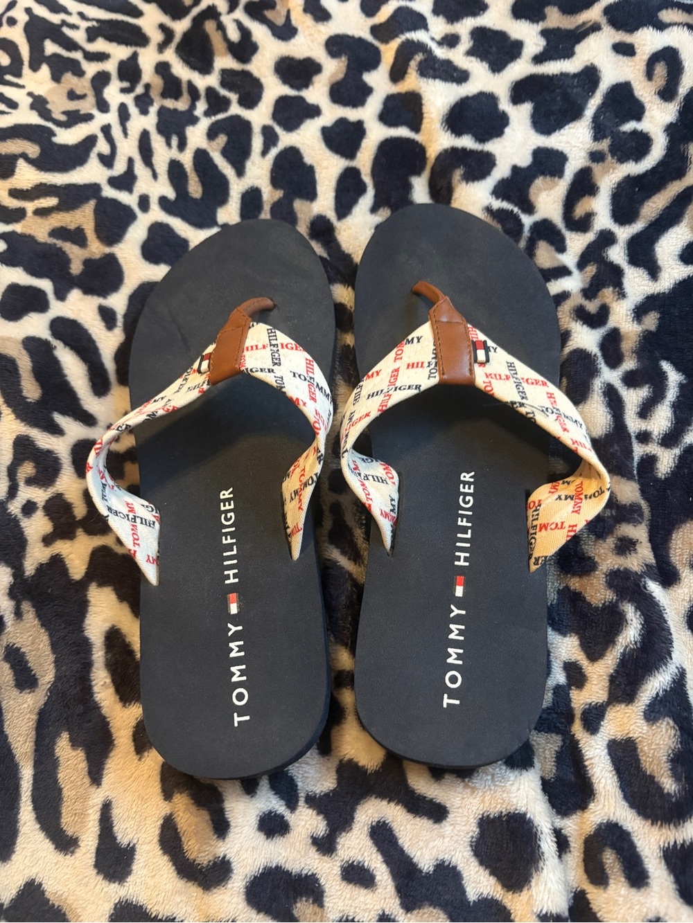 Tommy Hilfiger Logo-Print Strap Flip Flops